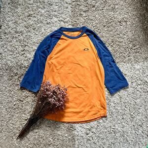Vintage Oakley Regular Fit Orange Raglan Tee 3/4 Sleeve Logo Men’s Size M